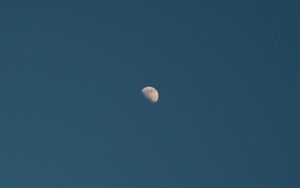 Preview wallpaper moon, sky, night, minimalism, blue