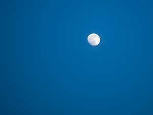 Preview wallpaper moon, sky, night, blue, minimalism
