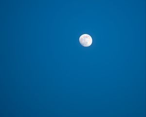 Preview wallpaper moon, sky, night, blue, minimalism