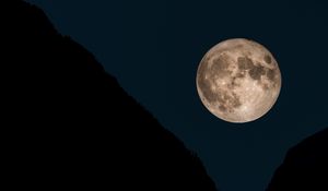 Preview wallpaper moon, slope, night