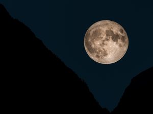Preview wallpaper moon, slope, night