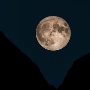 Preview wallpaper moon, slope, night