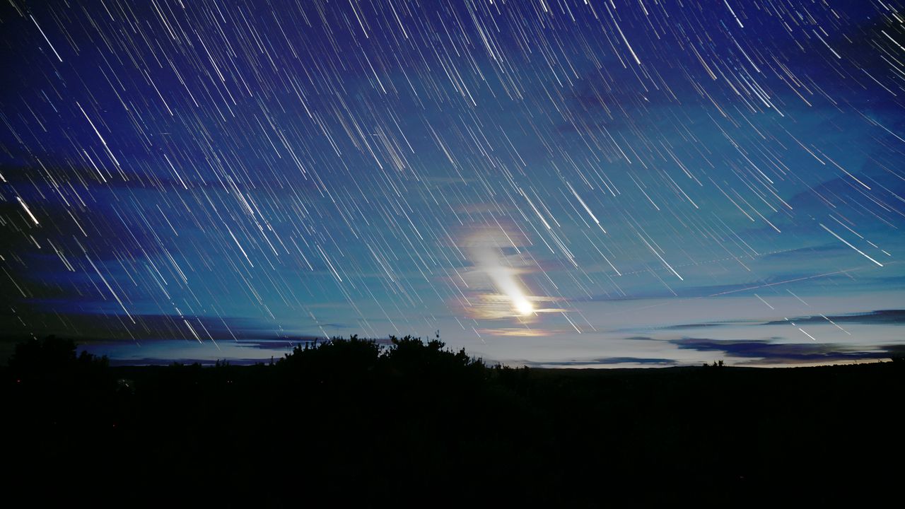 Wallpaper moon, star, night, long exposure, movement, darkness