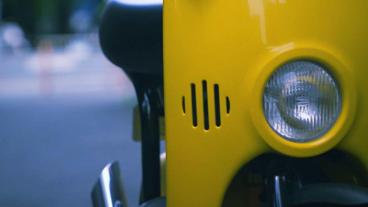 Wallpaper moped, yellow, headlight, blur