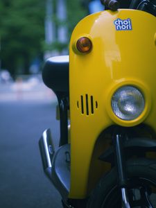 Preview wallpaper moped, yellow, headlight, blur