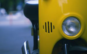 Preview wallpaper moped, yellow, headlight, blur