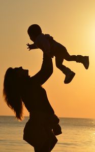 Preview wallpaper mother, child, silhouettes, motherhood, family, sunset, horizon