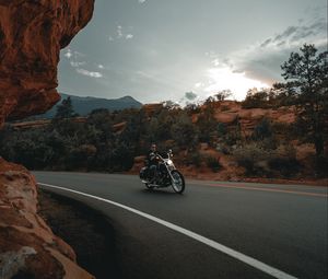Preview wallpaper motorcycle, bike, biker, rider, road, rocks