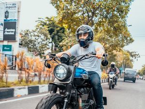 Preview wallpaper motorcycle, bike, blue, motorcyclist, speed, road