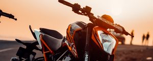 Preview wallpaper motorcycle, bike, front view, headlight, sunset