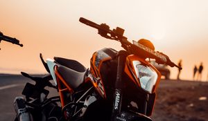 Preview wallpaper motorcycle, bike, front view, headlight, sunset