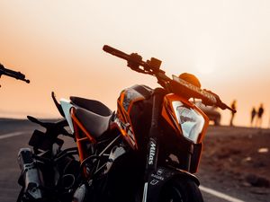 Preview wallpaper motorcycle, bike, front view, headlight, sunset