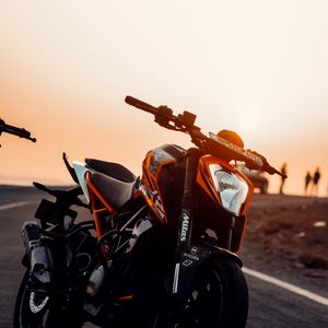 Preview wallpaper motorcycle, bike, front view, headlight, sunset