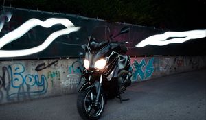 Preview wallpaper motorcycle, bike, headlights, glow, black