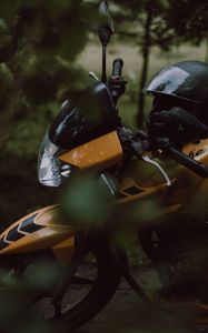 Preview wallpaper motorcycle, bike, helmet, yellow, black