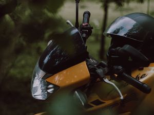 Preview wallpaper motorcycle, bike, helmet, yellow, black