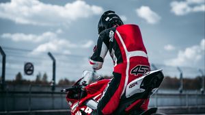 Preview wallpaper motorcycle, bike, motorcyclist, sports, racer