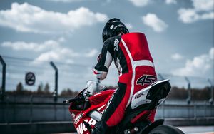 Preview wallpaper motorcycle, bike, motorcyclist, sports, racer