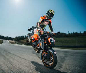 Preview wallpaper motorcycle, bike, motorcyclist, stunt