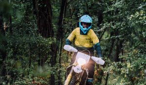 Preview wallpaper motorcycle, bike, motorcyclist, helmet, movement, forest