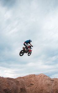 Preview wallpaper motorcycle, bike, motorcyclist, jump, trick, sand