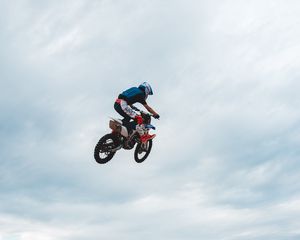 Preview wallpaper motorcycle, bike, motorcyclist, jump, trick, sand