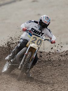 Preview wallpaper motorcycle, bike, motorcyclist, sand, stunt