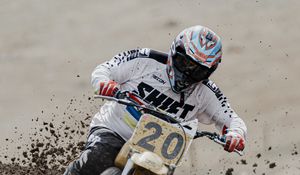 Preview wallpaper motorcycle, bike, motorcyclist, sand, stunt