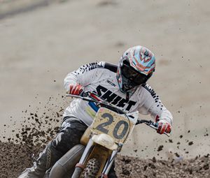 Preview wallpaper motorcycle, bike, motorcyclist, sand, stunt