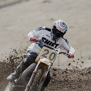 Preview wallpaper motorcycle, bike, motorcyclist, sand, stunt