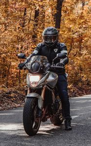 Preview wallpaper motorcycle, bike, motorcyclist, helmet, road, autumn