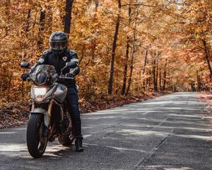 Preview wallpaper motorcycle, bike, motorcyclist, helmet, road, autumn