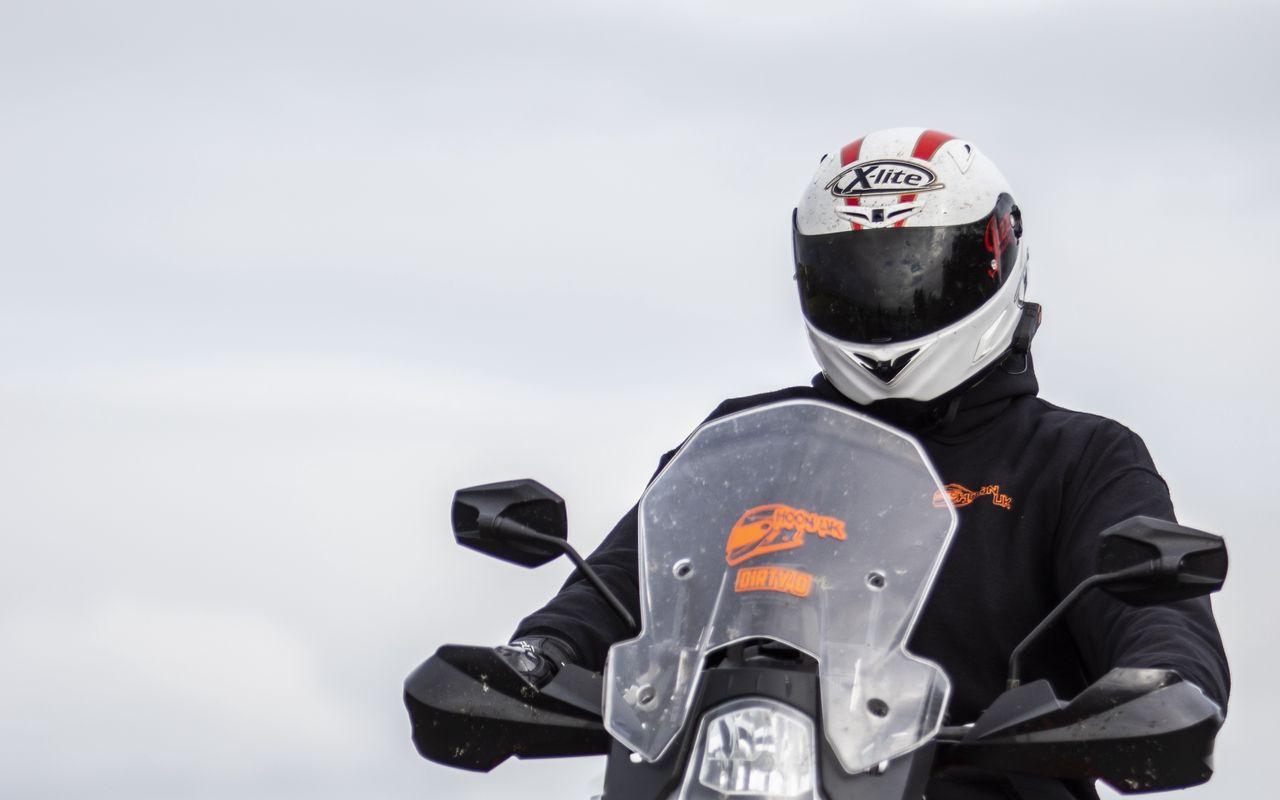 1280x800 Wallpaper motorcycle, bike, motorcyclist, helmet, road