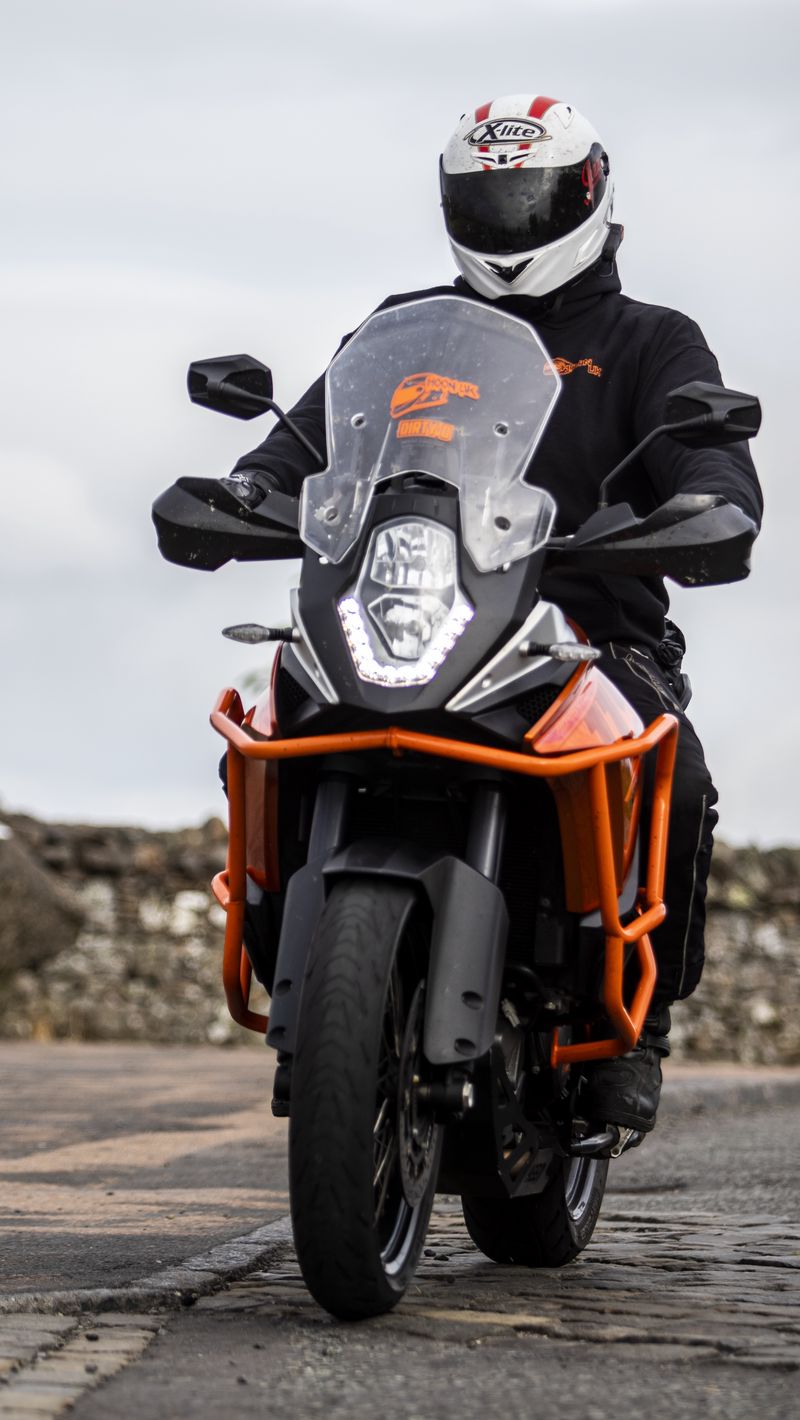 800x1420 Wallpaper motorcycle, bike, motorcyclist, helmet, road