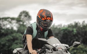 Preview wallpaper motorcycle, bike, motorcyclist, biker, drops, water