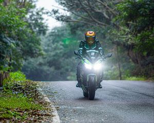 Preview wallpaper motorcycle, bike, motorcyclist, biker, headlights, road, rain