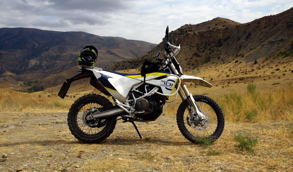 1024x600 Wallpaper motorcycle, bike, mountains, nature