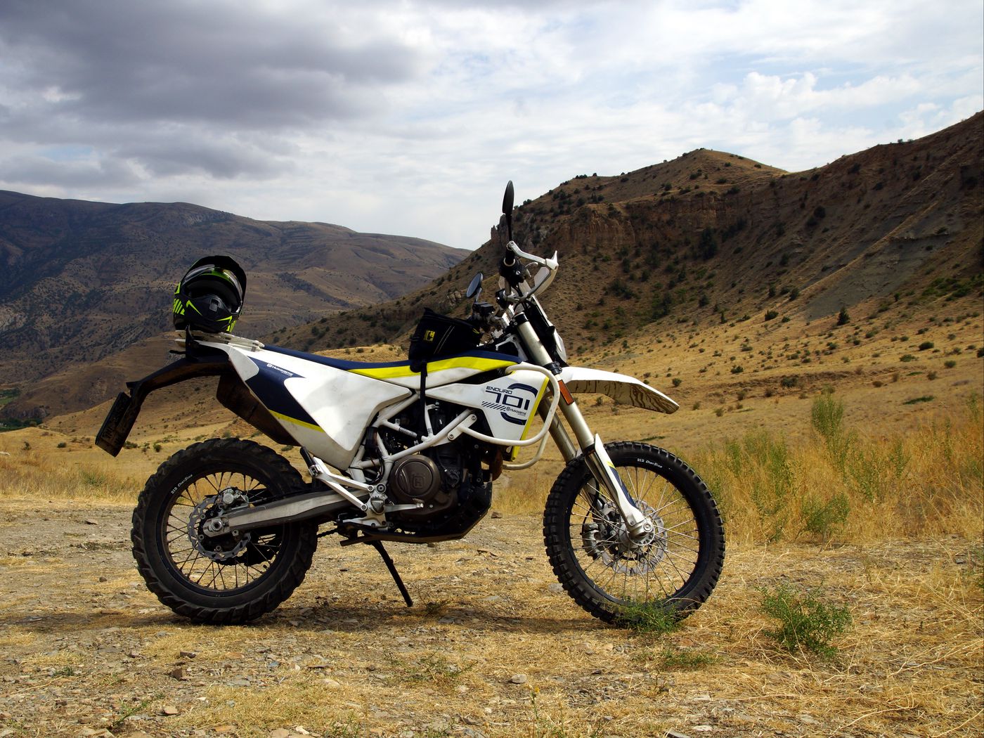 1400x1050 Wallpaper motorcycle, bike, mountains, nature