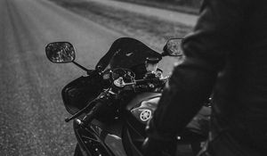 Preview wallpaper motorcycle, bike, rear view, bw, motorcyclist