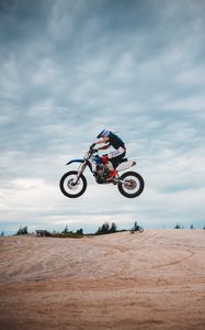 Preview wallpaper motorcycle, bike, side view, motorcyclist, helmet, jump