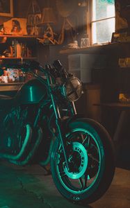 Preview wallpaper motorcycle, bike, side view, garage