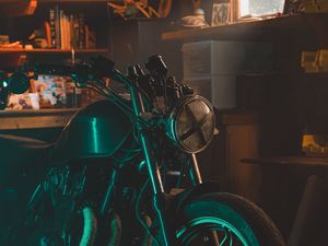 Preview wallpaper motorcycle, bike, side view, garage