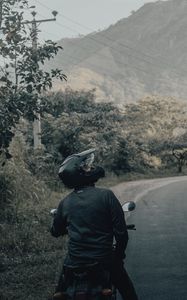 Preview wallpaper motorcycle, black, motorcyclist, helmet, road