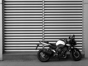 Preview wallpaper motorcycle, bw, wall, street