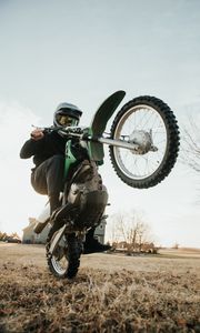 Preview wallpaper motorcycle, green, motorcyclist, trick, wheel