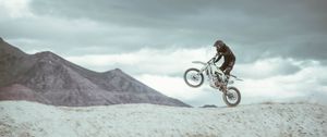 Preview wallpaper motorcycle, helmet, jump