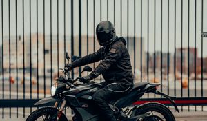 Preview wallpaper motorcycle, helmet, motorcyclist, side view