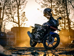 Preview wallpaper motorcycle, helmet, street