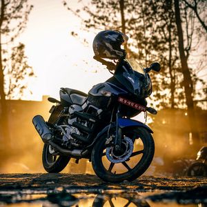 Preview wallpaper motorcycle, helmet, street