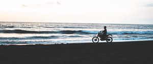 Preview wallpaper motorcycle, motorcyclist, beach, dark, silhouette